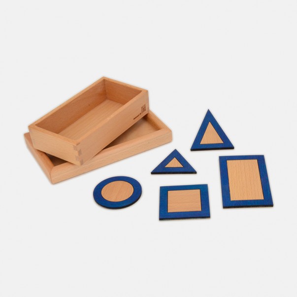 FIGURE GEOMETRICHE IN LEGNO CON BORDO BLU