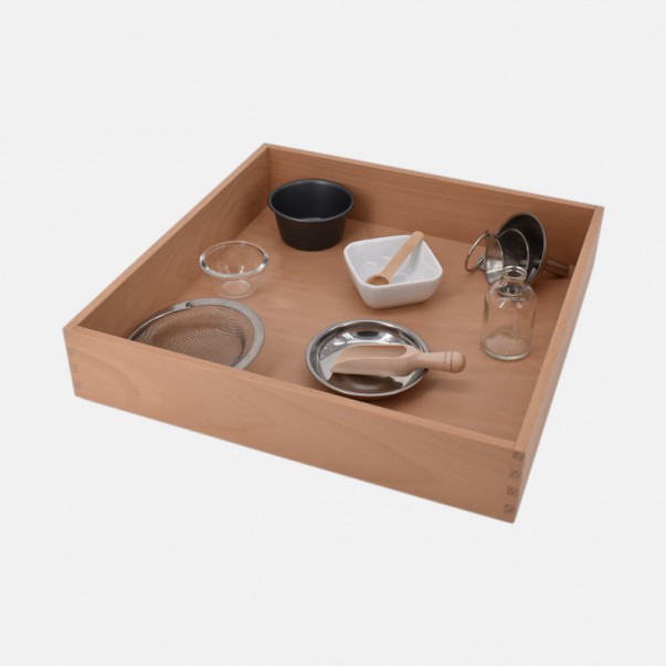 TRAY WITH SOLID POURING, WITH TOOLS