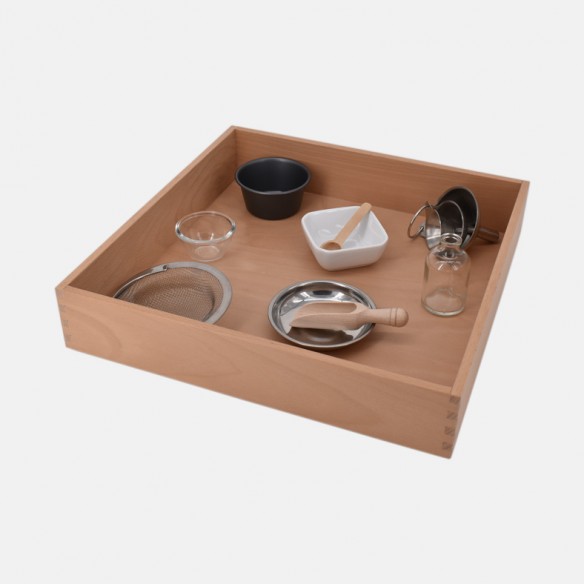 TRAY WITH SOLID POURING, WITH TOOLS